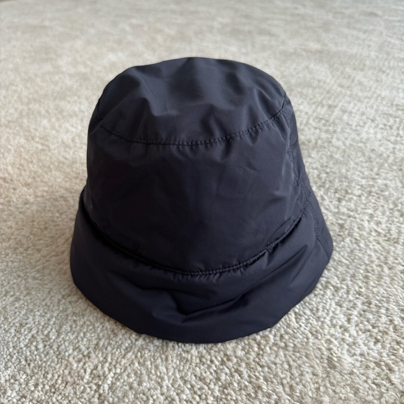 COS padded bucket hat - Picture 1 of 3